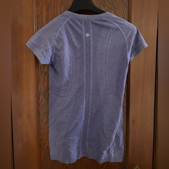 Vintage Lavender Lululemon Workout Tee Size 4 - Picture 2 of 2